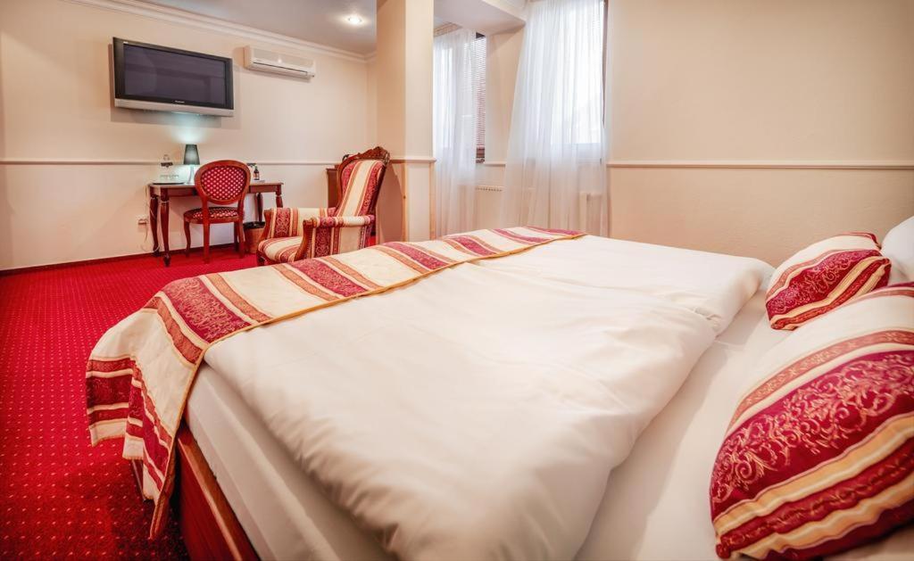 Hotel Capital With Private Wellness Nitra Exteriör bild