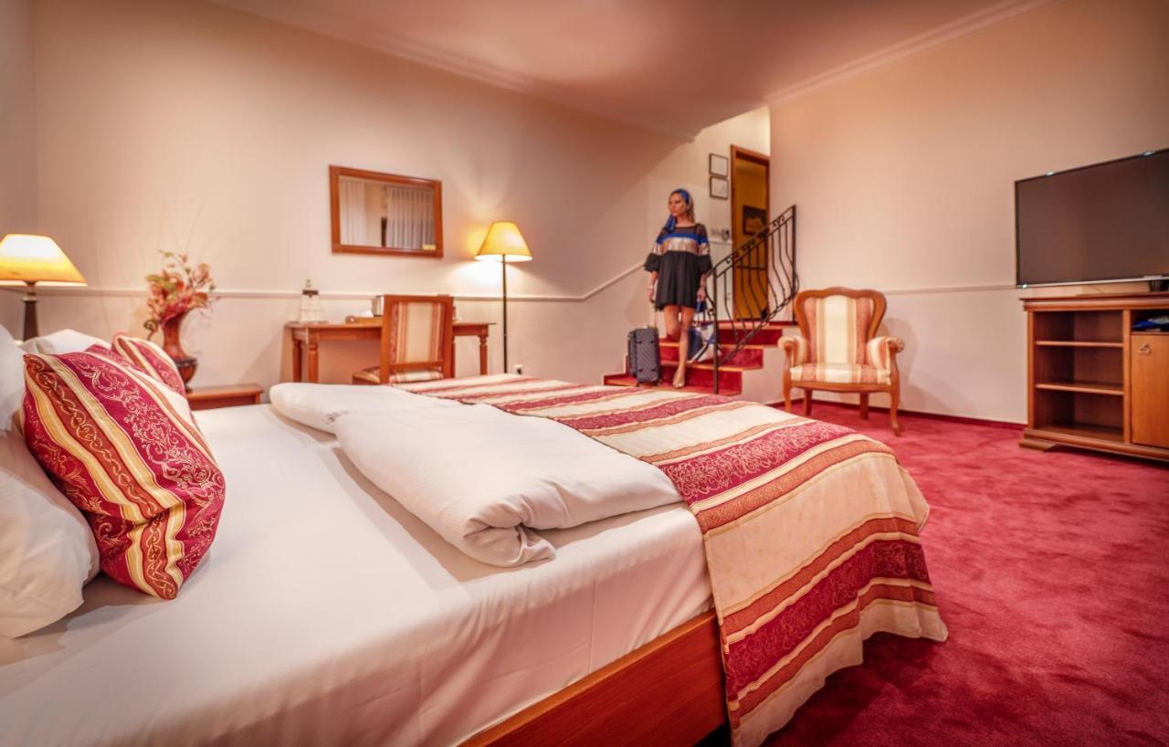 Hotel Capital With Private Wellness Nitra Exteriör bild
