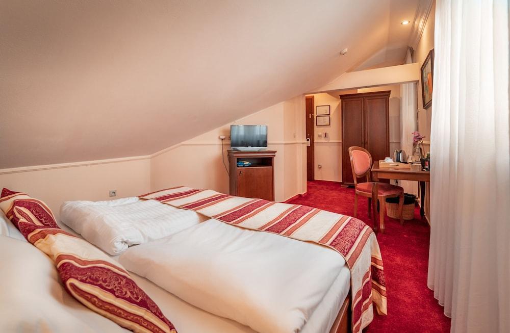 Hotel Capital With Private Wellness Nitra Exteriör bild