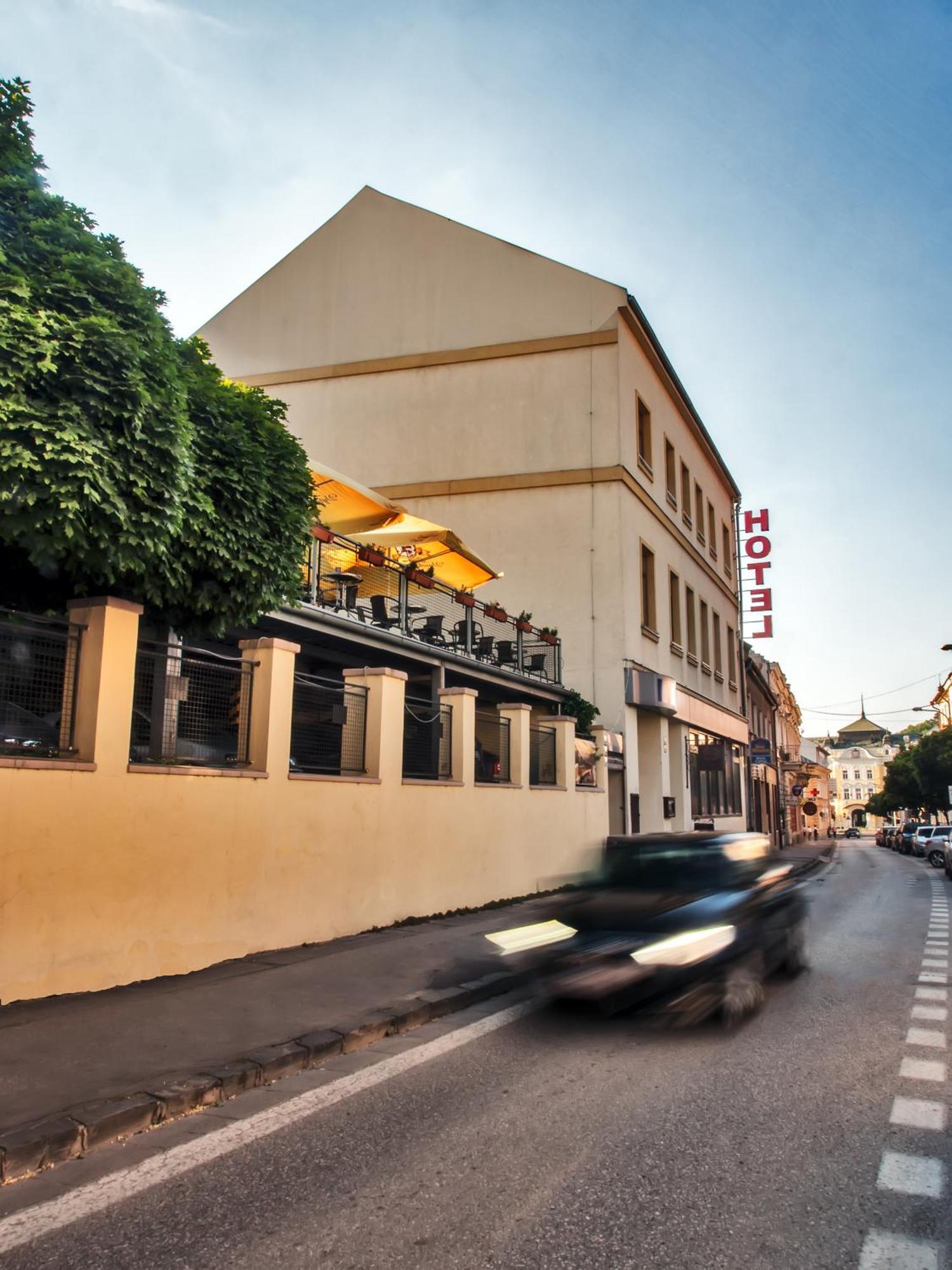 Hotel Capital With Private Wellness Nitra Exteriör bild