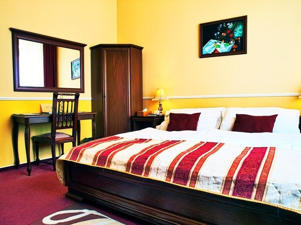 Hotel Capital With Private Wellness Nitra Exteriör bild