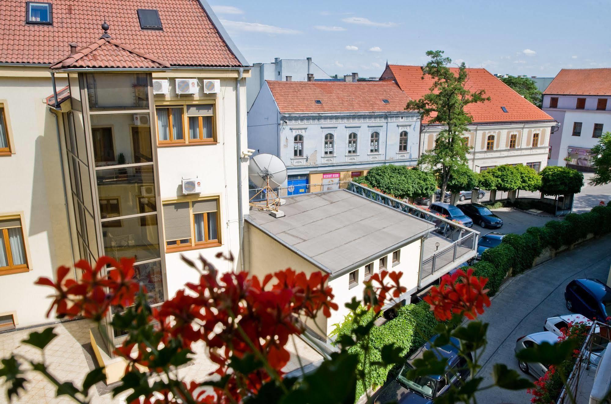 Hotel Capital With Private Wellness Nitra Exteriör bild