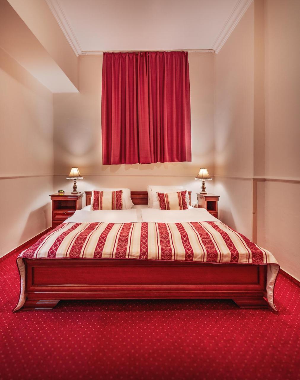 Hotel Capital With Private Wellness Nitra Exteriör bild
